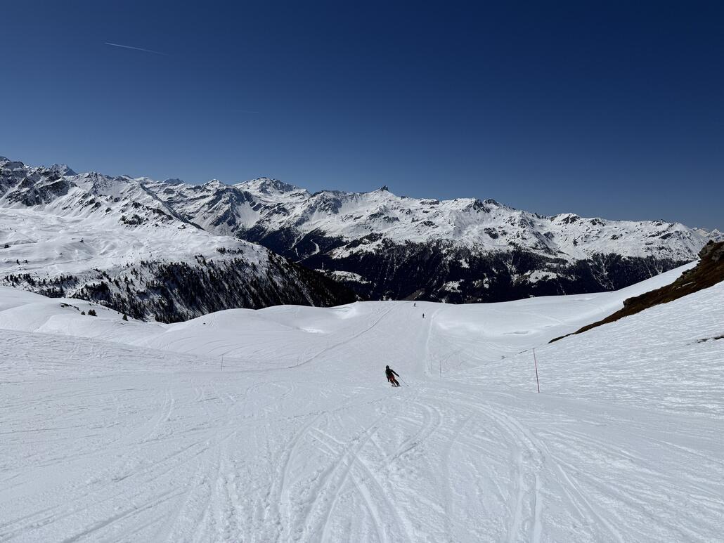 Aber auch weiter unten kann der rote «L'Armina» extrem überzeugen. Zwar etwas weicher, aber wegen der Menschenleere auch über die Mittagszeit noch Perfekt!