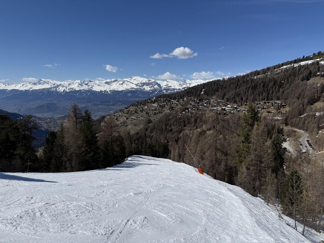 In Chandolin ist die Talabfahrt «Le Tsapé» zwar sulzig, aber noch ganz brauchbar. Das macht es eben aus wenn es viele oder eben wenig Leute hat.