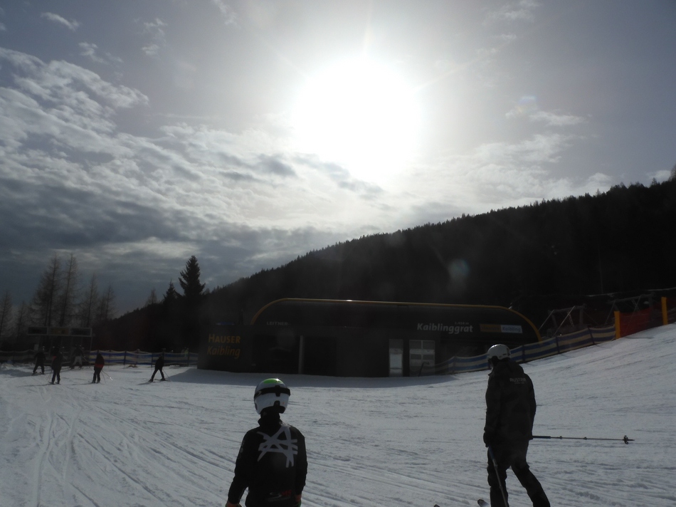 Weiter geht es mit der 8KSB Kaiblinggrat. Die parallele 6KSB ist bereits im Sommerschlaf und an der 8KSB hat man mit den Fahrbetriebsmitteln auch schon gespart. Daher habe ich hier die längste Wartezeit von drei Sesseln.