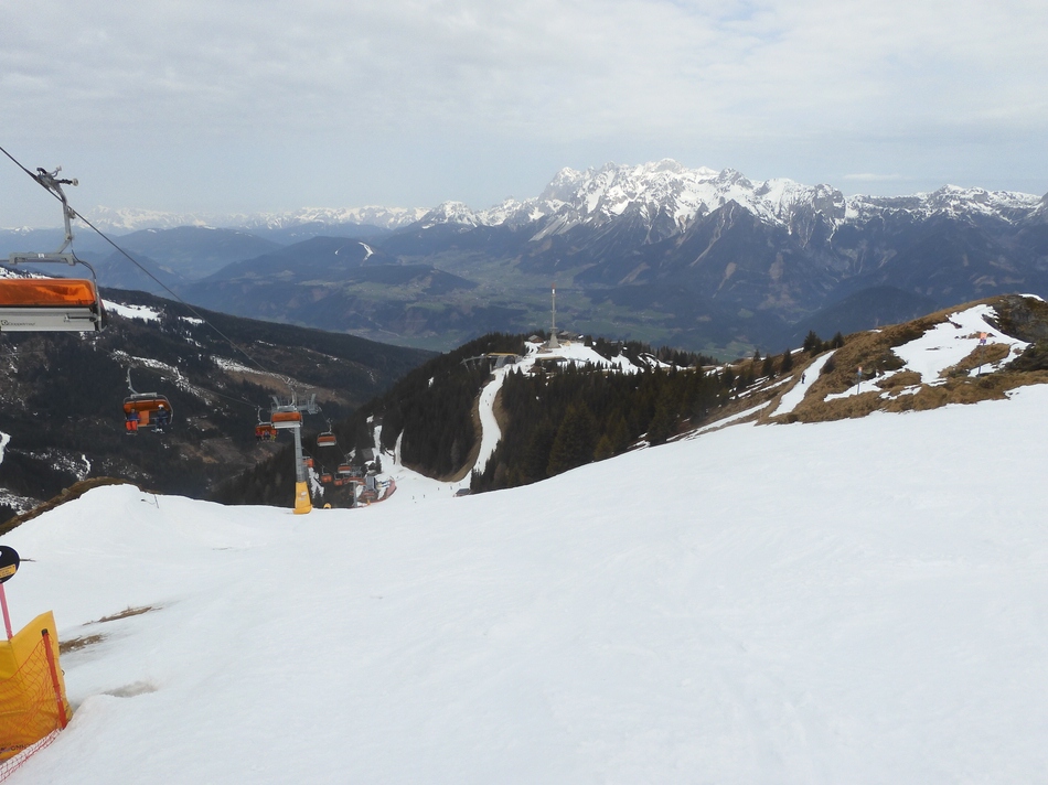 Am Gipfel. Blick ins Tal.