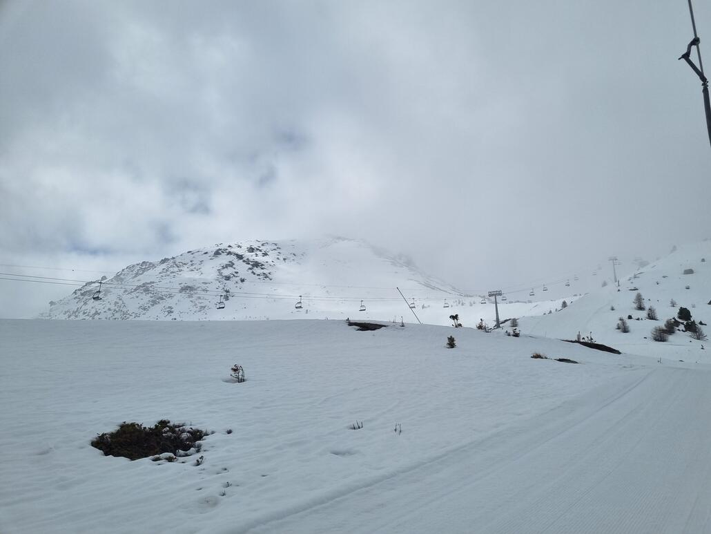 Manchmal kam die Sonne leicht durch. Die Bewölkung tat dem Schnee aber gut