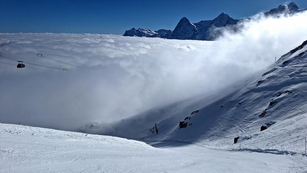 Schilthornabfahrt sehr gut am morgen,Nebelgrenze war bei 2700m