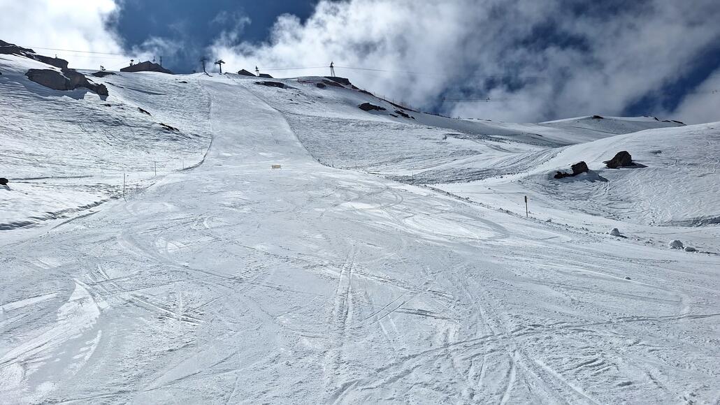 Schwarze direkte Piste von Birg,lange sehr hart,ab 14 Uhr sehr gut zum fahren