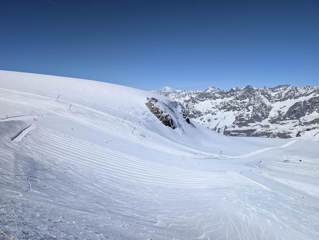 Der Sommer wird vorbereitet. Auch oben am Grenzlift sind 5 Bullis gleichzeitig am Arbeiten gewesen.