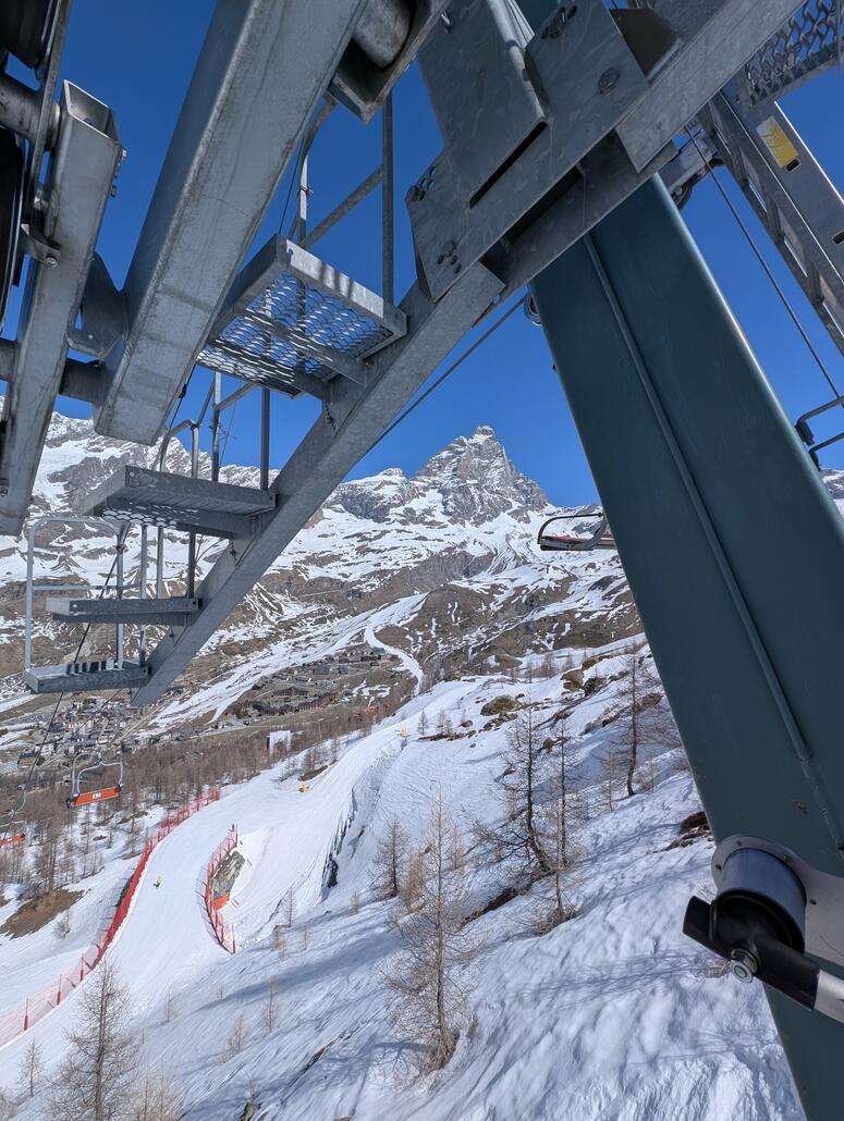 Kurzer Stopp des Zweiersessels missbraucht für ein unkonventionelles Sujet