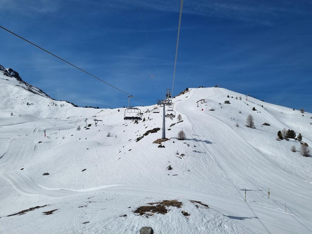 Bis auf die genannte Stelle am Ende der Talabfahrt keine Schneeprobleme bis zum Saisonende übermorgen