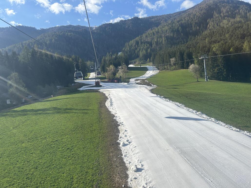 Abfahren bis ins Tal auf 950m. Bei solchen Temperaturen schon eine Meisterleistung.
