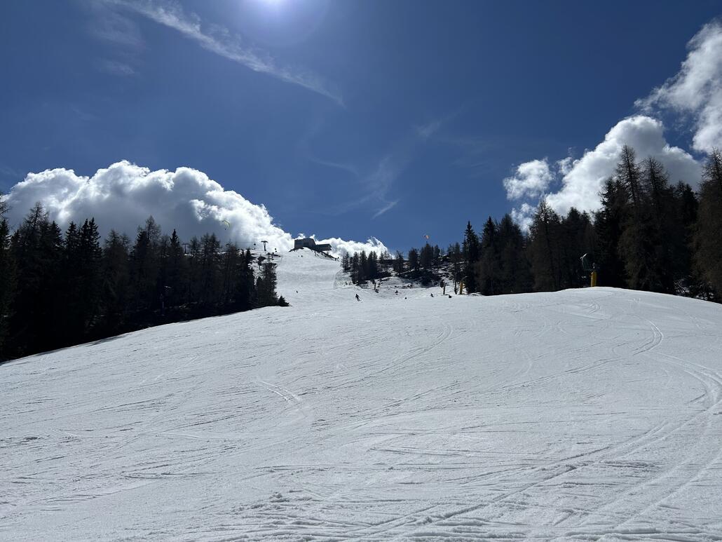 Beste Piste wie immer im April, der obere Teil der Sylvester. Unten war sie wegen den Bauarbeiten bereits geachlossen.
