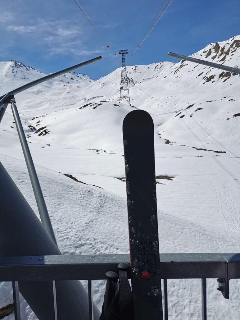 9. Und dem Panorama wegen wird die Pendelbahn mitgenommen. Piste ist ganz ok, aber ich glaub hier ist es eher was für Variantenfahrer.