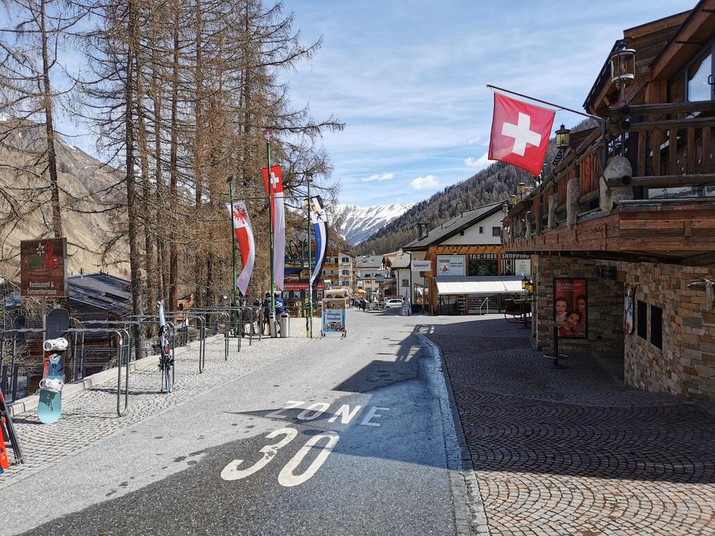 11. Hier sind wir schon. Einmal durchschauen geht sich auf jeden Fall aus.