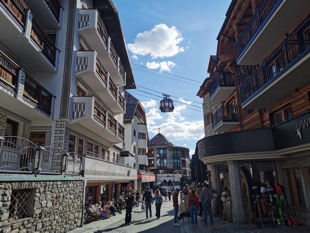 17. Noch ein kurzer Spaziergang durch den Ort. Hier merkt man nix von Nebensaison.