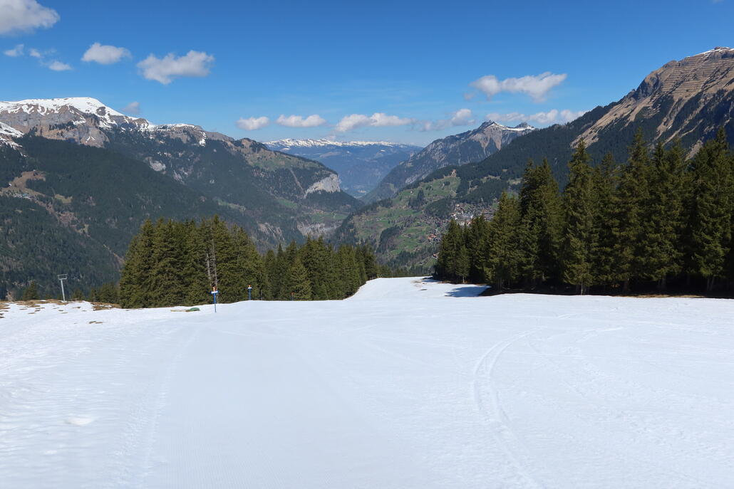 Tiefblick Richtung Wengen