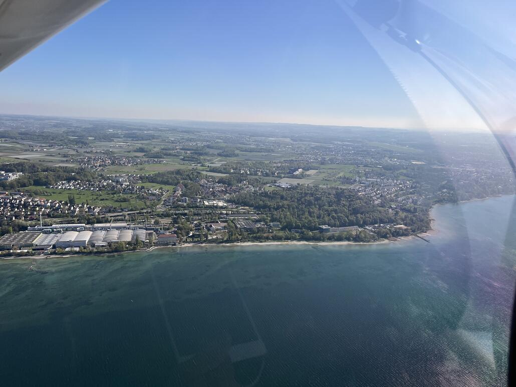 Wir erhalten die Abkürzung direkt am Ufer entlang zur Piste 08