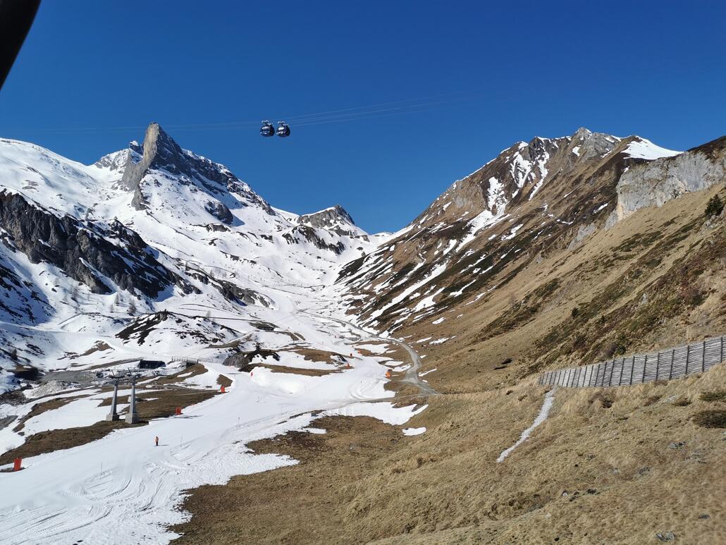 5. Und ganz runter im Schuss. ;) Und dann hinauf mit dem fixen 6er. Nun fehlt mir nur noch der in Dachstein West, dann bin ich alle 5 fixen 6er in Österreich gefahren. :D