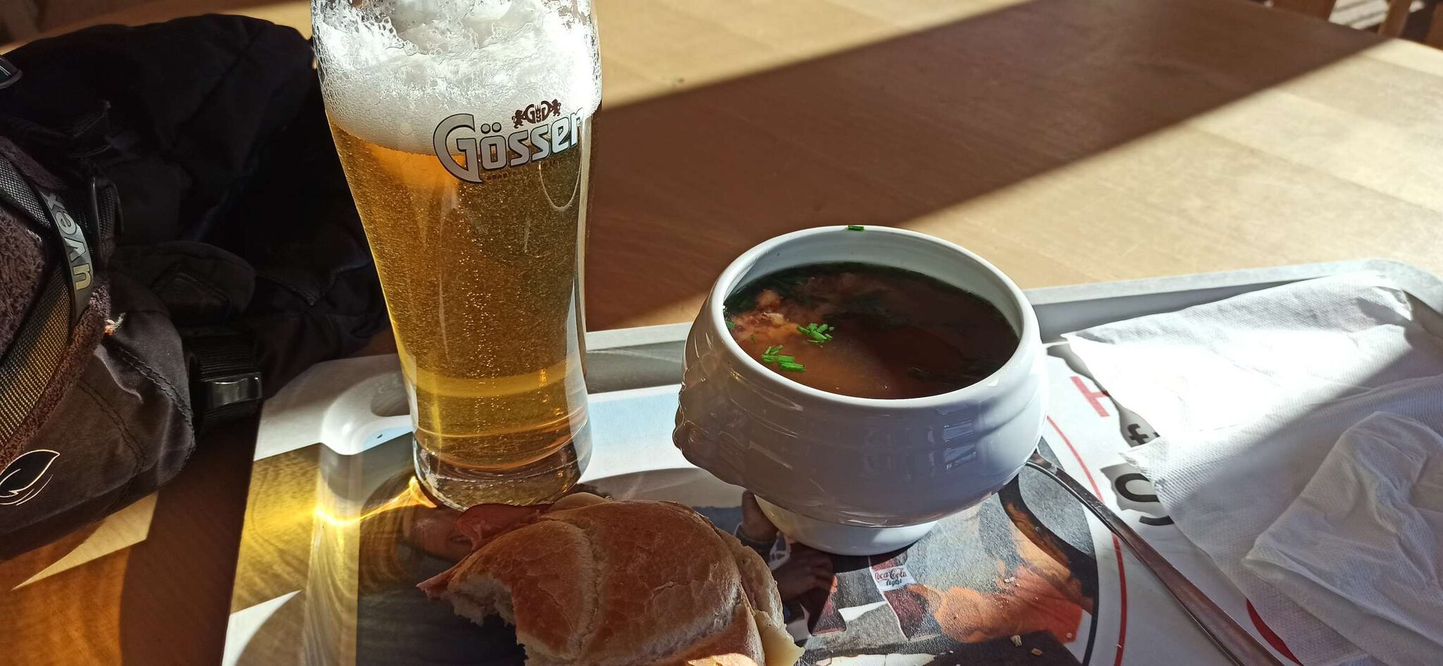Lecker Kaspressknödel mit Semmel und Bier. Preislich akzeptabel