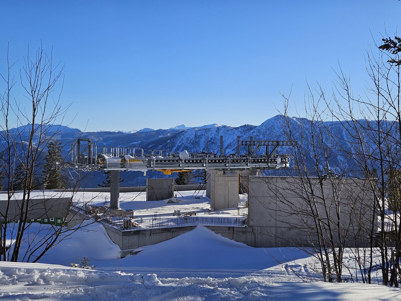 Die Technik der zweiten Sektion wurde schon montiert, welche eine Schlaufe aufweist. Somit können beide Sektionen getrennt betrieben werden.
