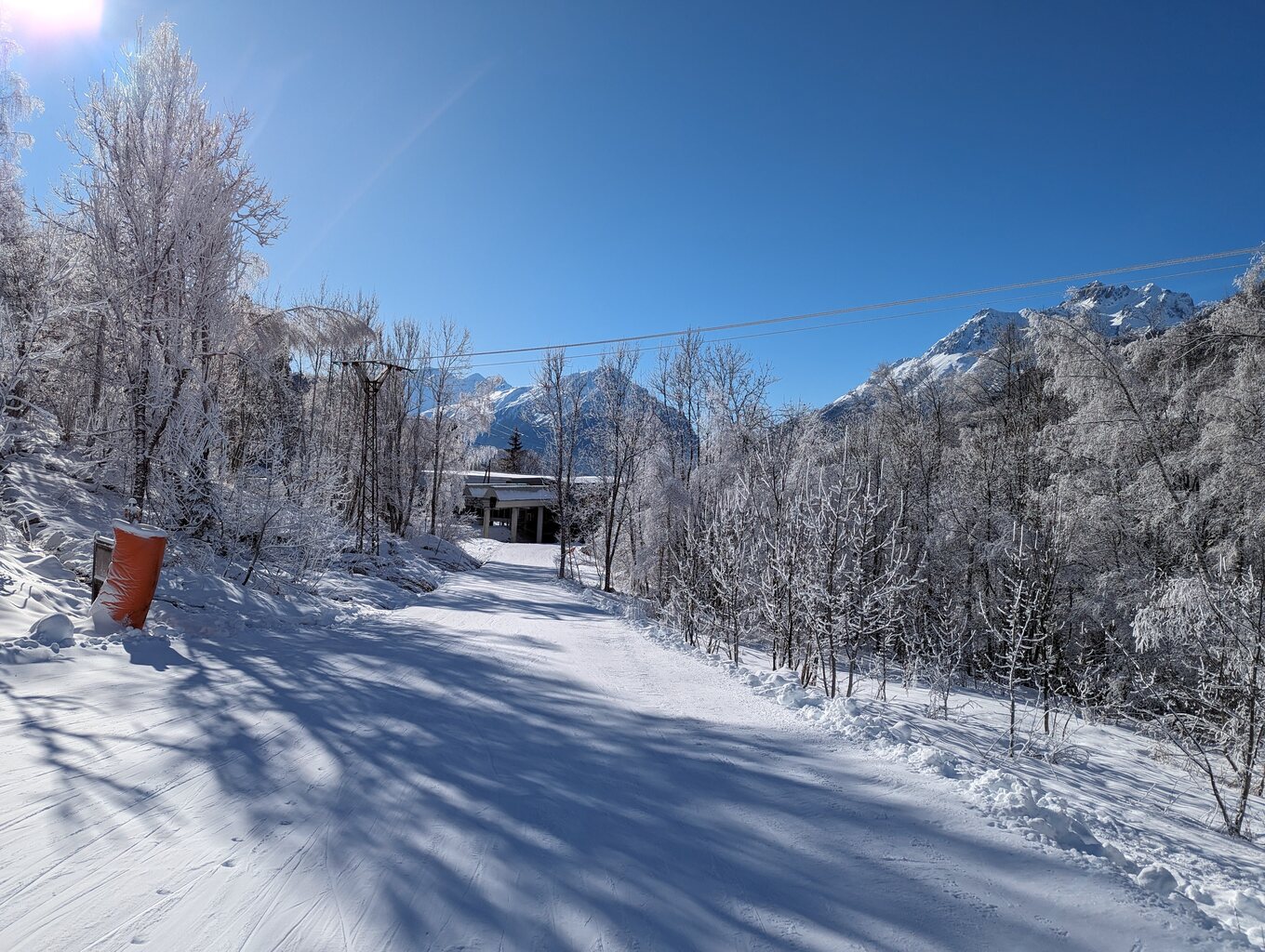 Vaujany Talabfahrt zur Gondelbahn Montfrais