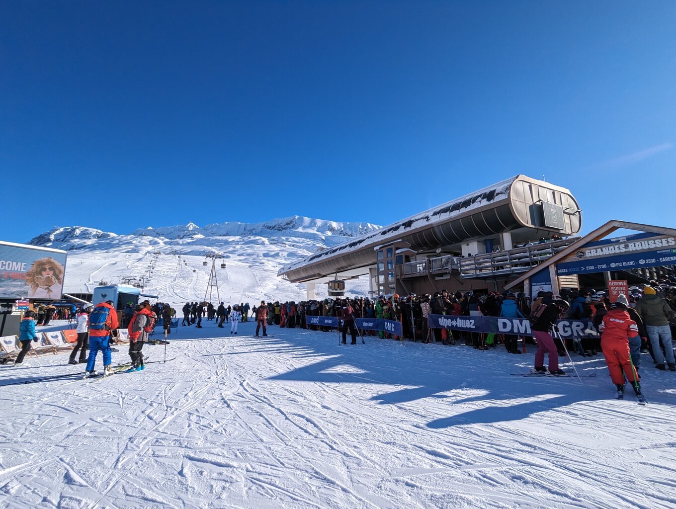 Alpe d'Huez DMC mit langen Wartezeiten, wie jeder Lift im Ort