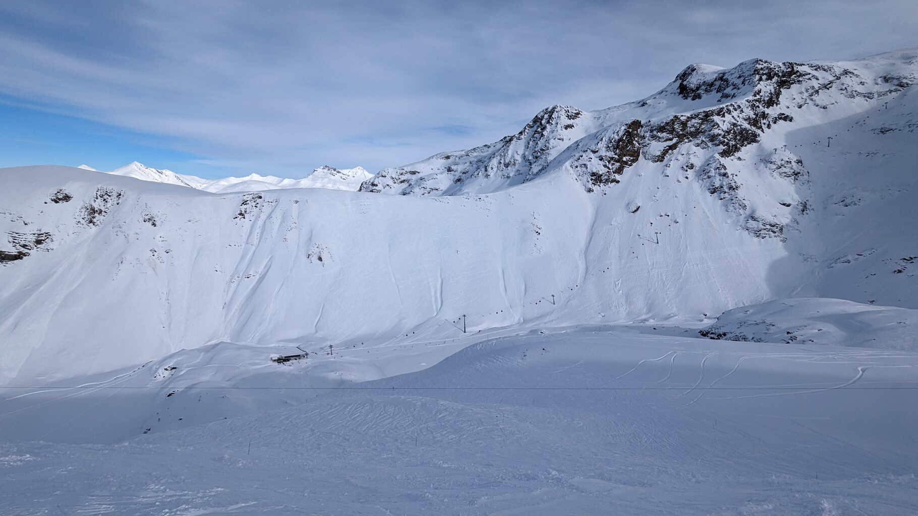 Schöne schwarze Buckelpiste vom Fee zur Pierre Grosse Gondelbahn