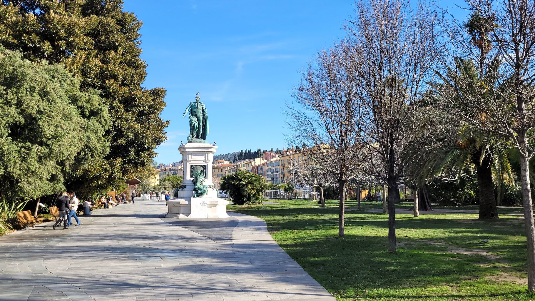Grünstreifen in der Stadt