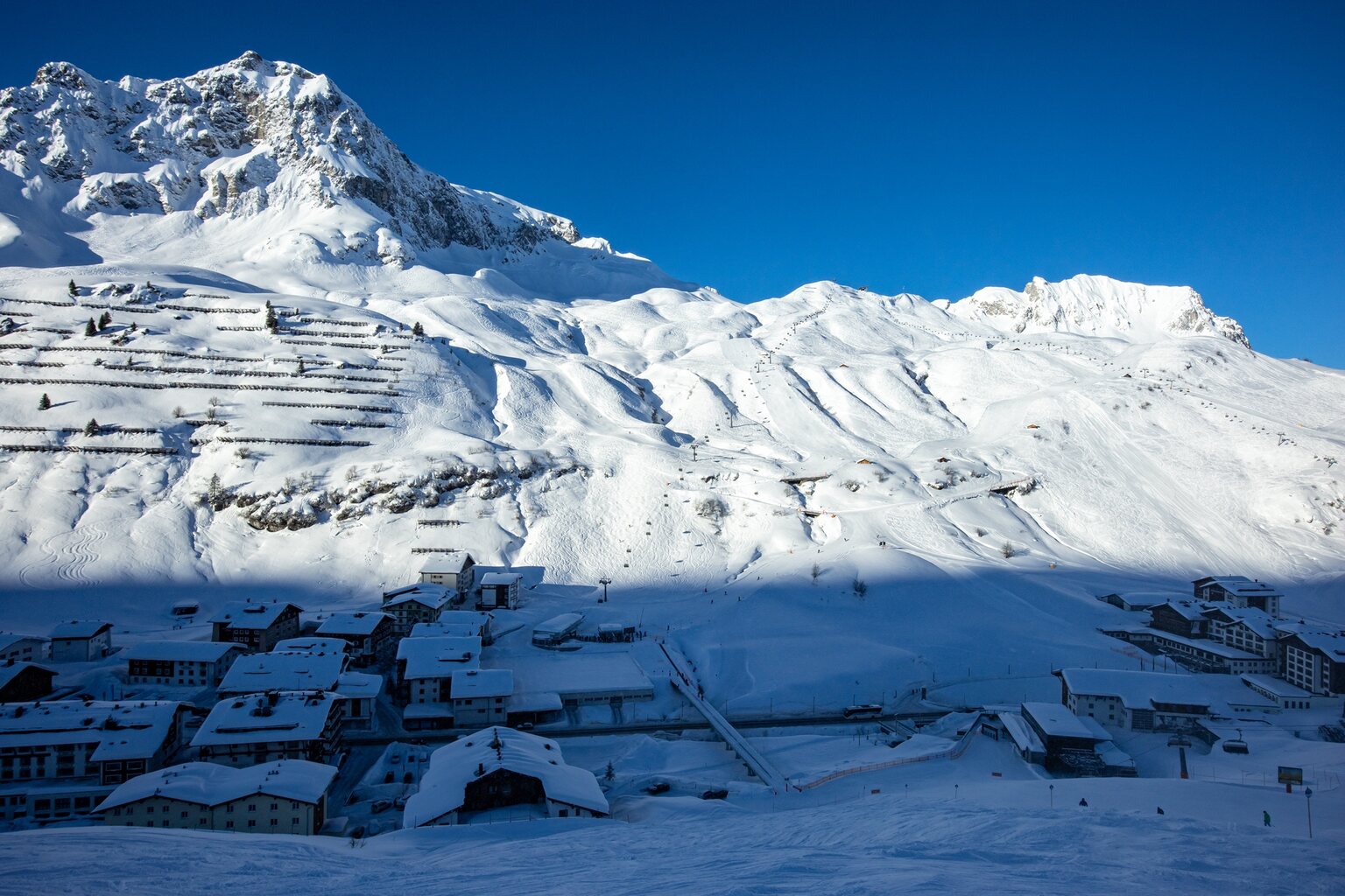Die Sonne kommt so langsam nach Zürs.