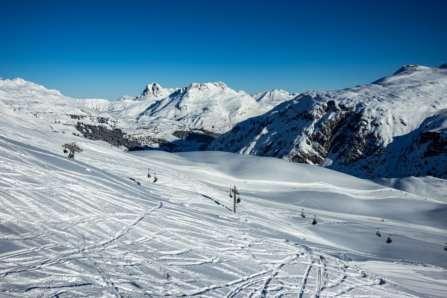 Blick Richtung Lech. Links hinten der Widderstand und Ifen im Kleinwalsertal.