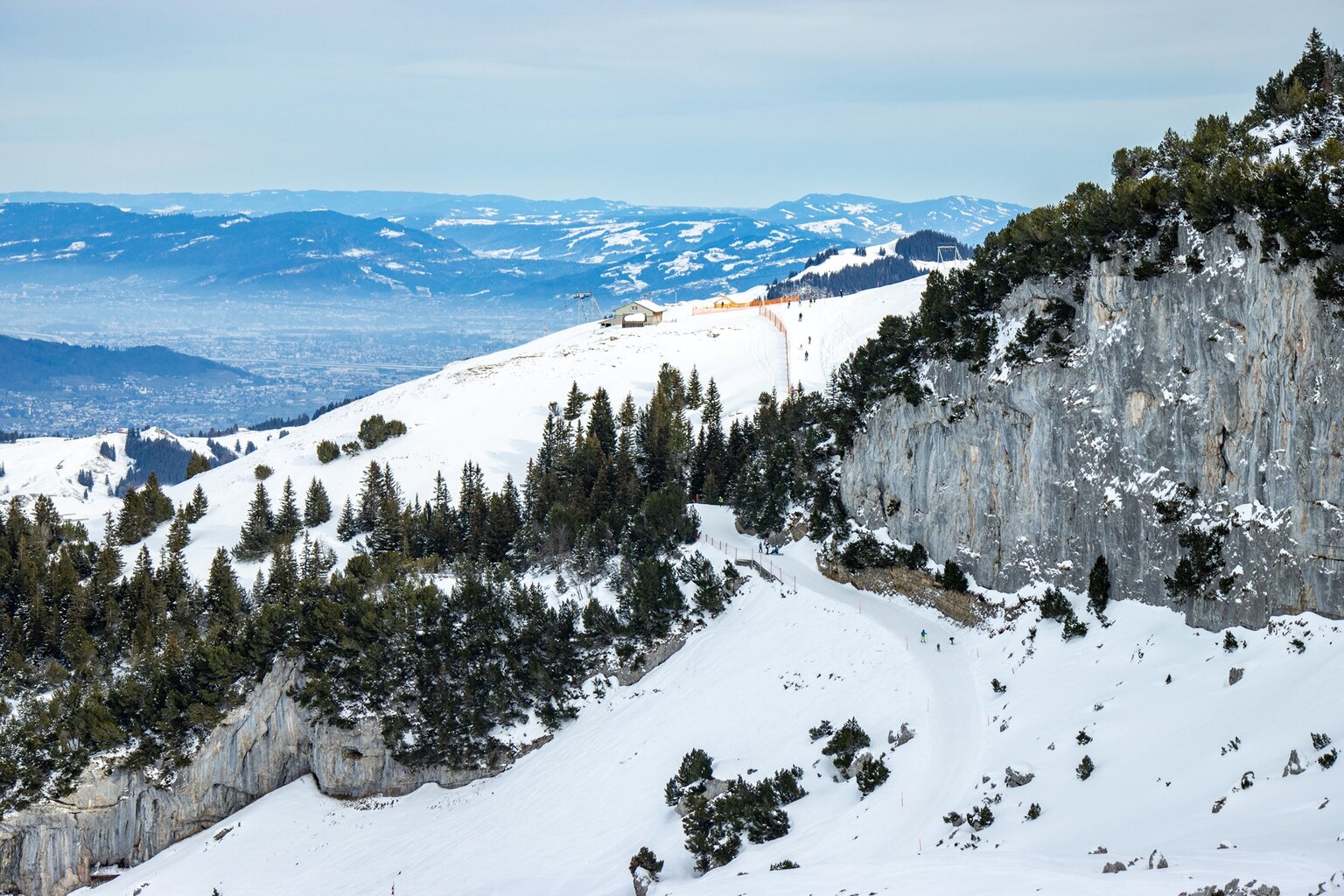 Zoom in Richtung Bergstation.