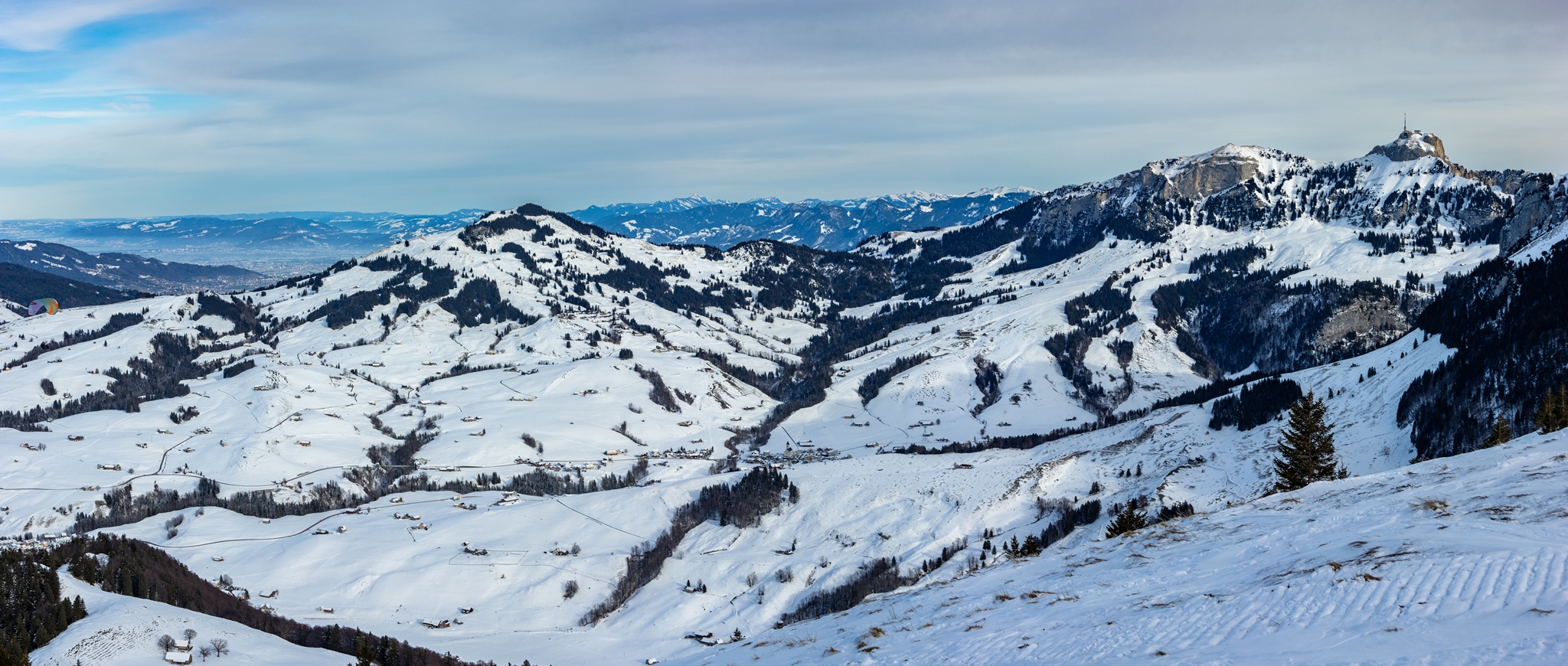 Panorama mit rechts dem hohen Kasten, links daneben Kamor und dann die Fähnerenspitz.