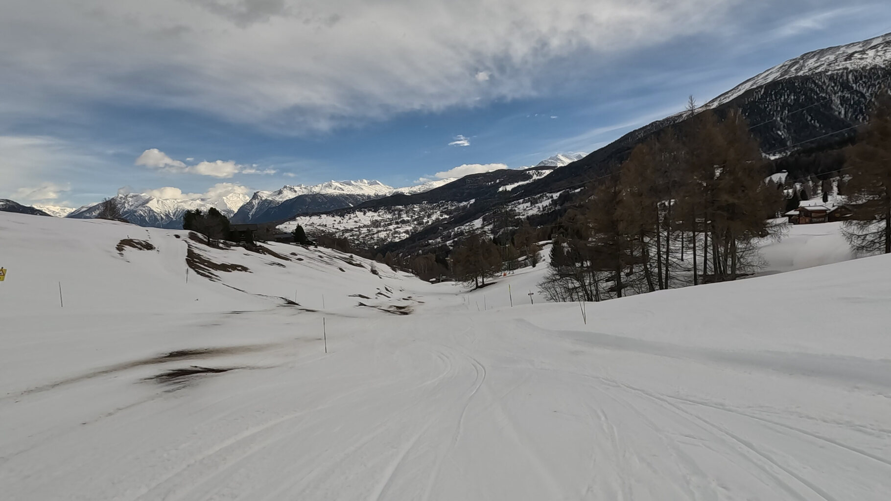 Die rote Piste kurz vor der Talstation bei Strygge hatte viele braune Flecken auf der linken Seite, aber sie war markiert, also ok.