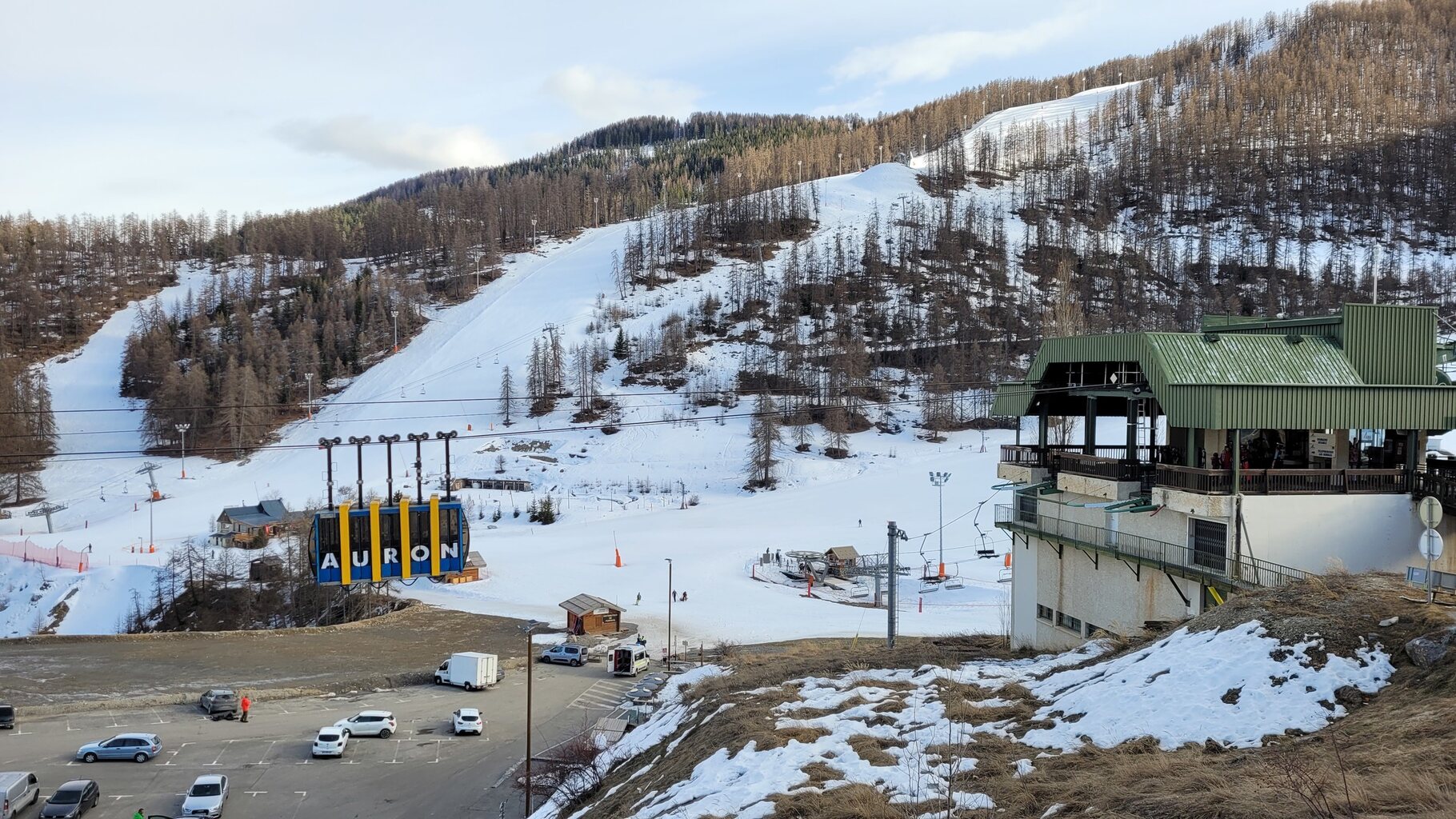 Gondeln an der Bergstation (Bild vom letzten Jahr)