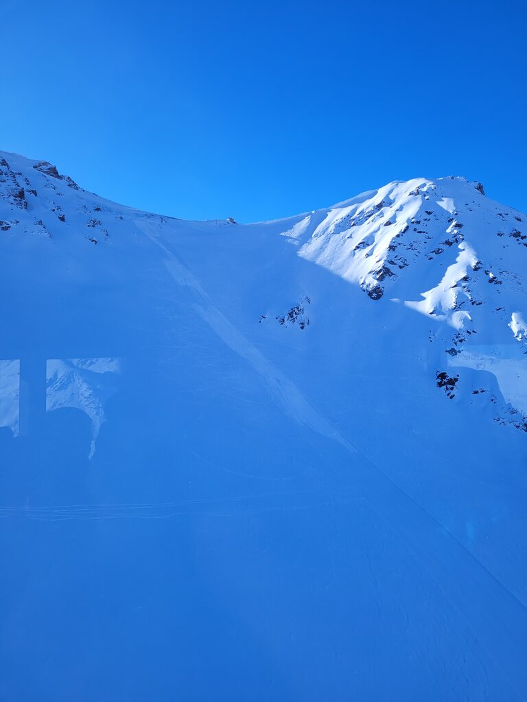 Chamois war geschlossen. Oben wurde Schnee geschoben? Ab unterhalb der TPH war präpariert.