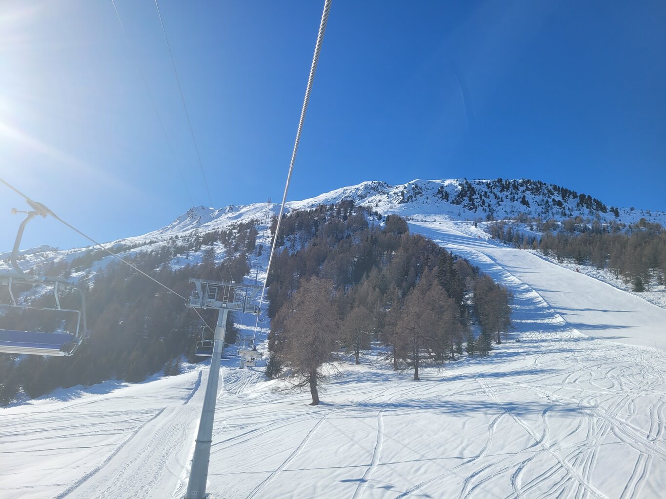 Also lieber wieder eine Etage höher. <br />Ethérolla war komplett leer und die Piste deutlich besser.