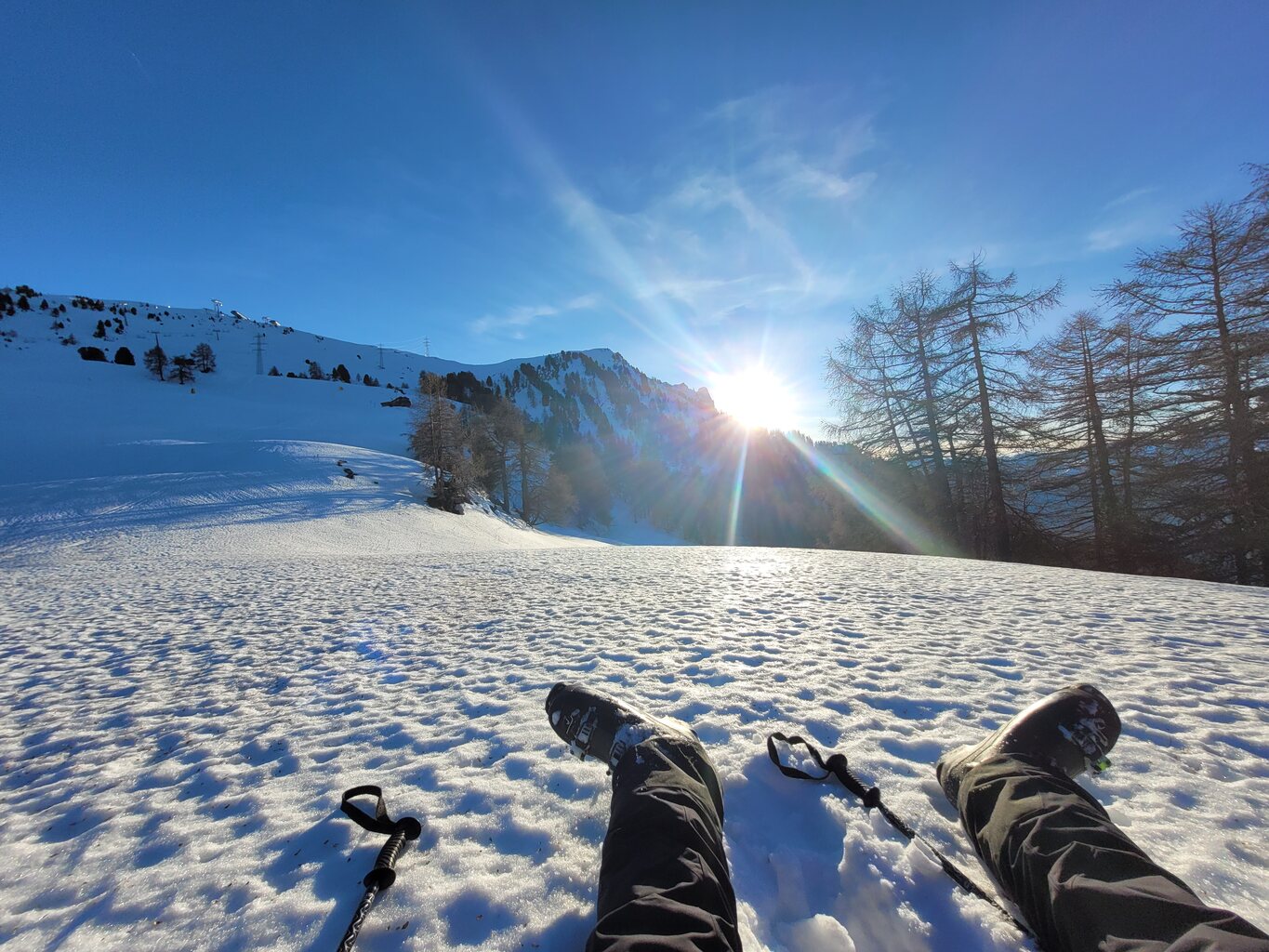Letzte Sonnenstrahlen in Tzoumaz bei einem Bierchen.
