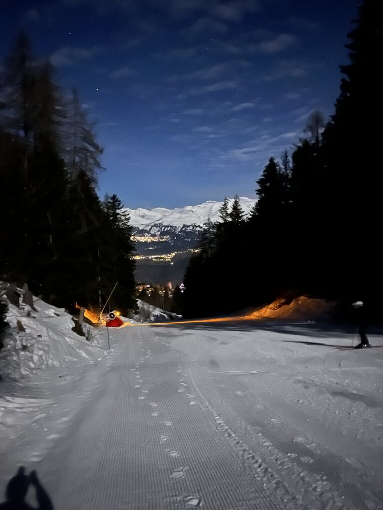 Ankunft am Ende der Piste. Letztes Jahr wohnten wir im Swisspeak Resort, was sehr praktisch war.