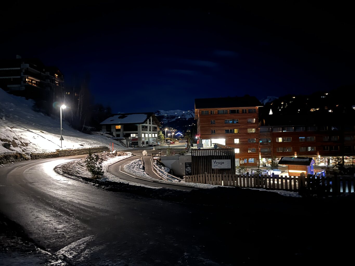 Ankunft am Ende der Piste. Letztes Jahr wohnten wir im Swisspeak Resort, was sehr praktisch war.