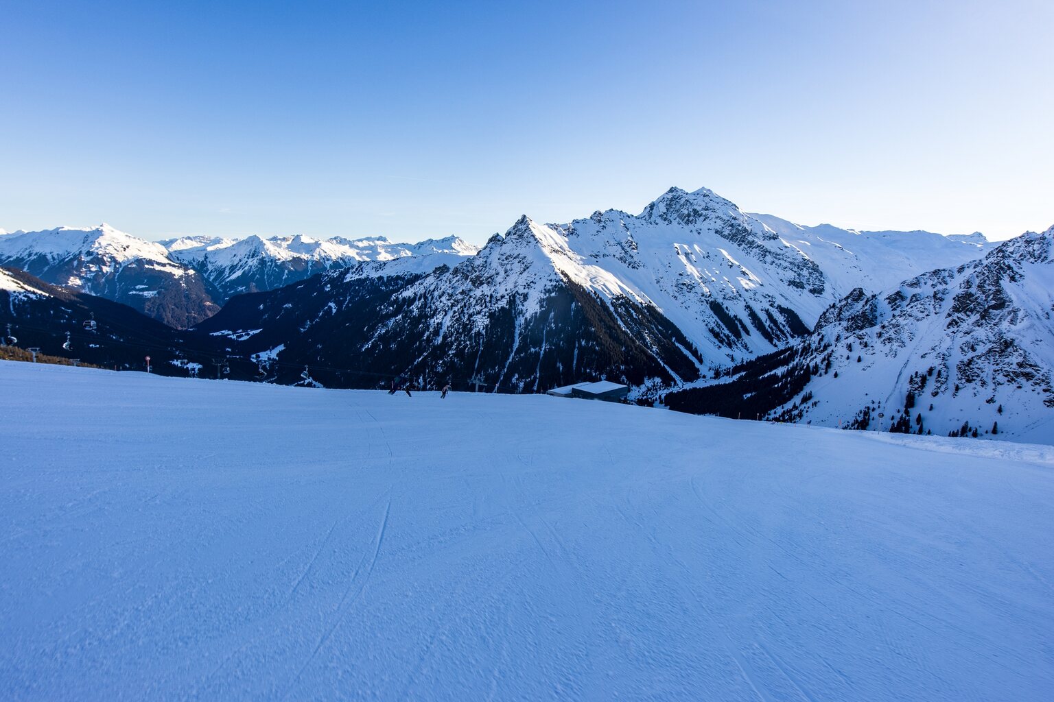 Zunächst geht es zur Kristallbahn.