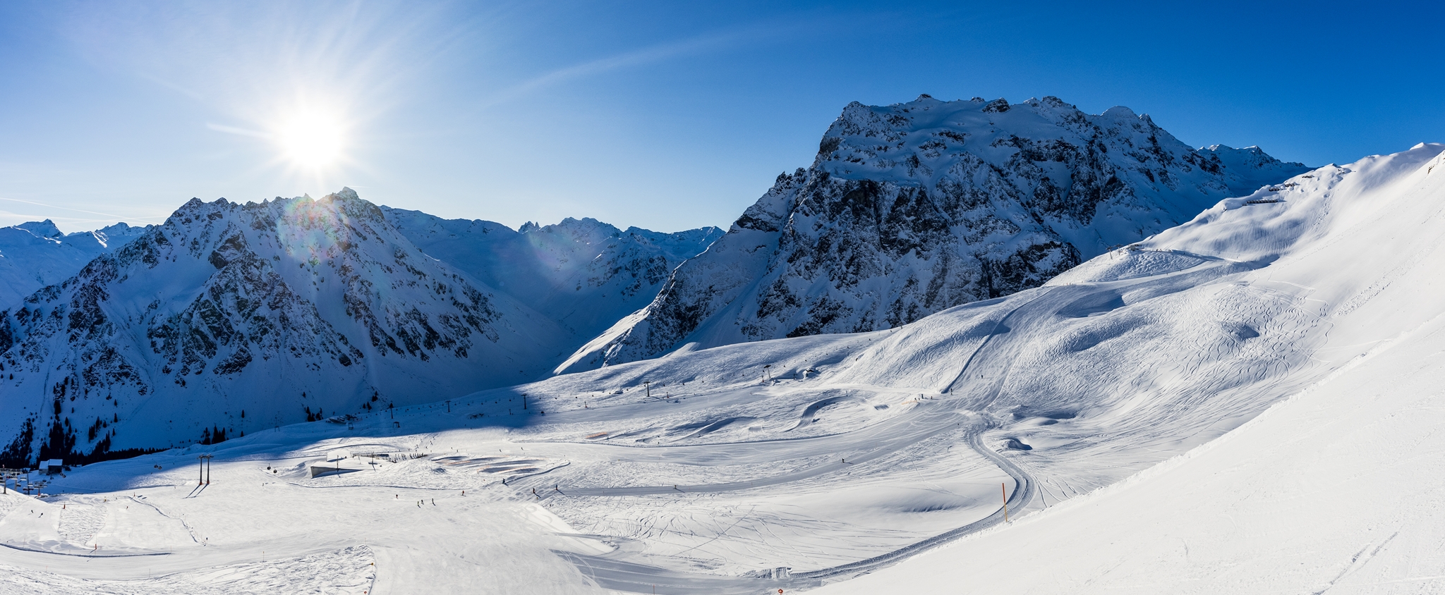 Von der Gipfelstation der Kristallbahn hat man einen schönen Überblick über den oberen Teil des Skigebiets.