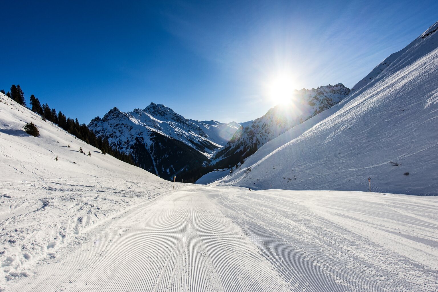 Der untere Teil liegt schon in der Sonne.