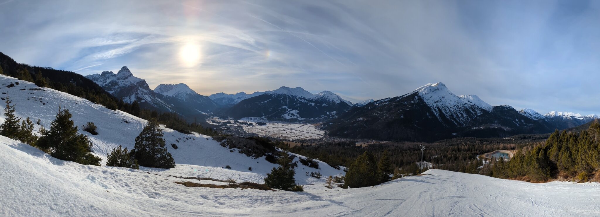 Blick ins Ehrwalder Becken, unten geht Langlaufen noch.