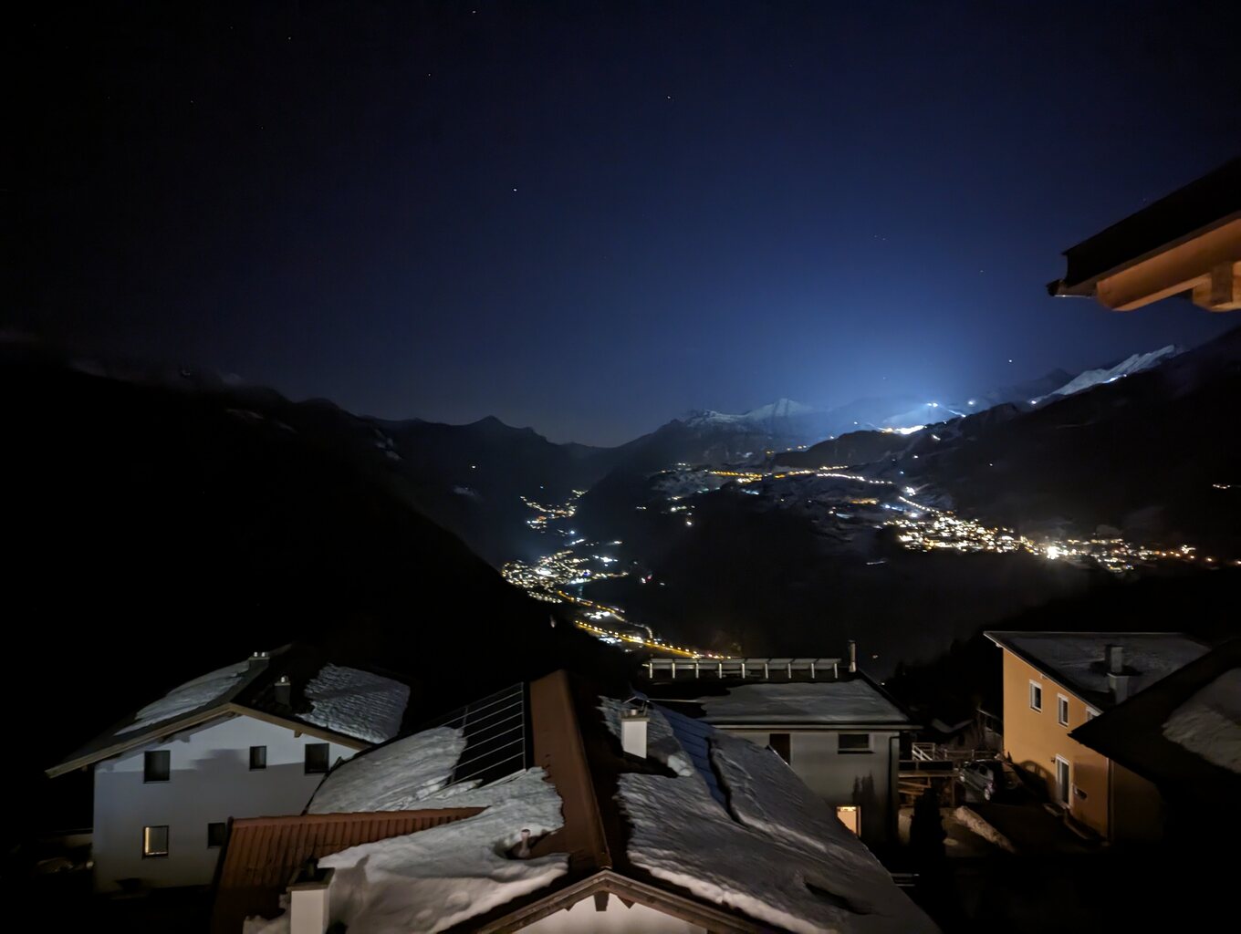 Blick gen Ladis und Fiss am Abend mit Adventure Night in Serfaus