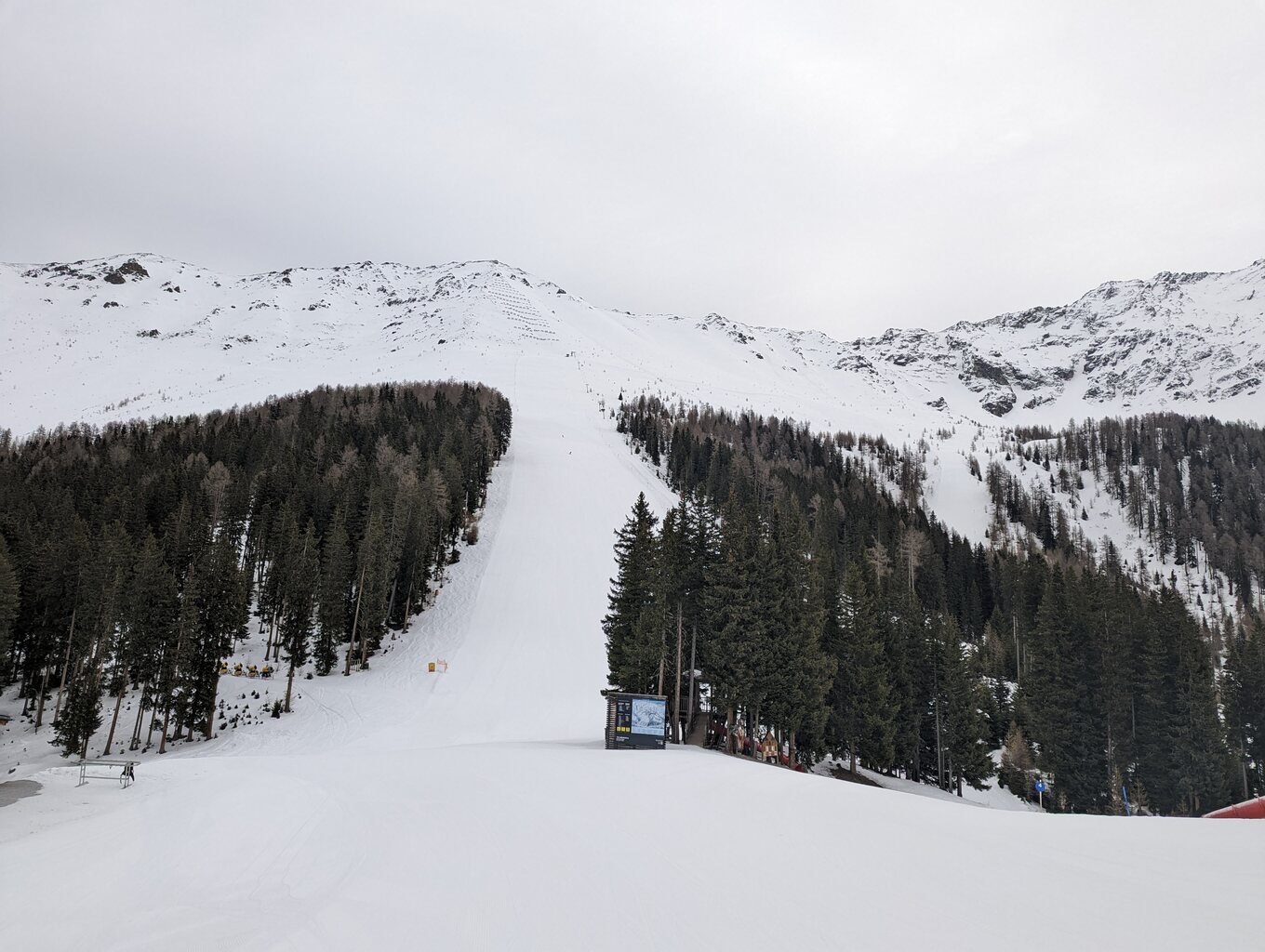 Blick auf die traumhafte schwarze 5