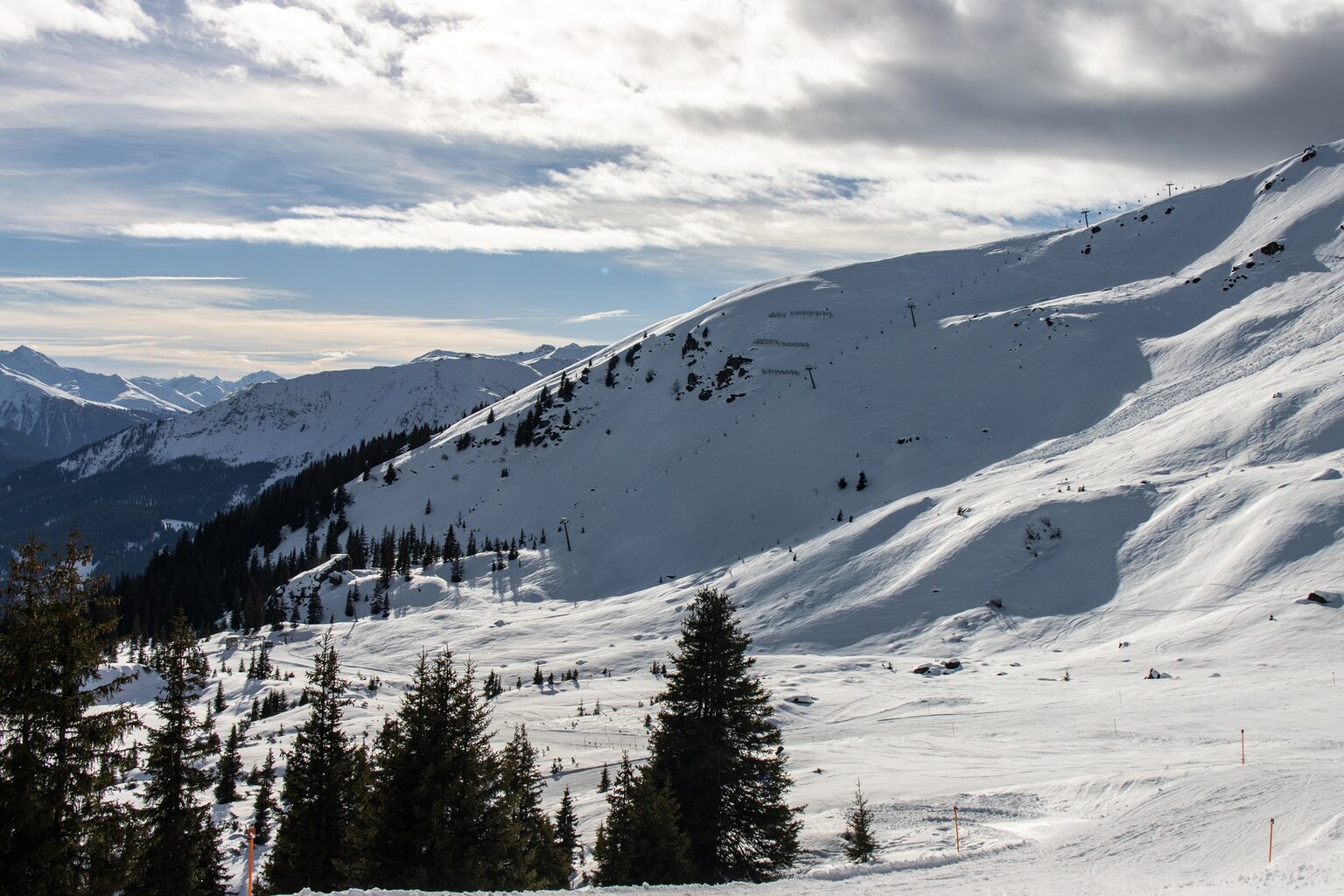 Zügenhüttli Sesselbahn dient primär als Rückbringer zurück auf die Vorderseite.