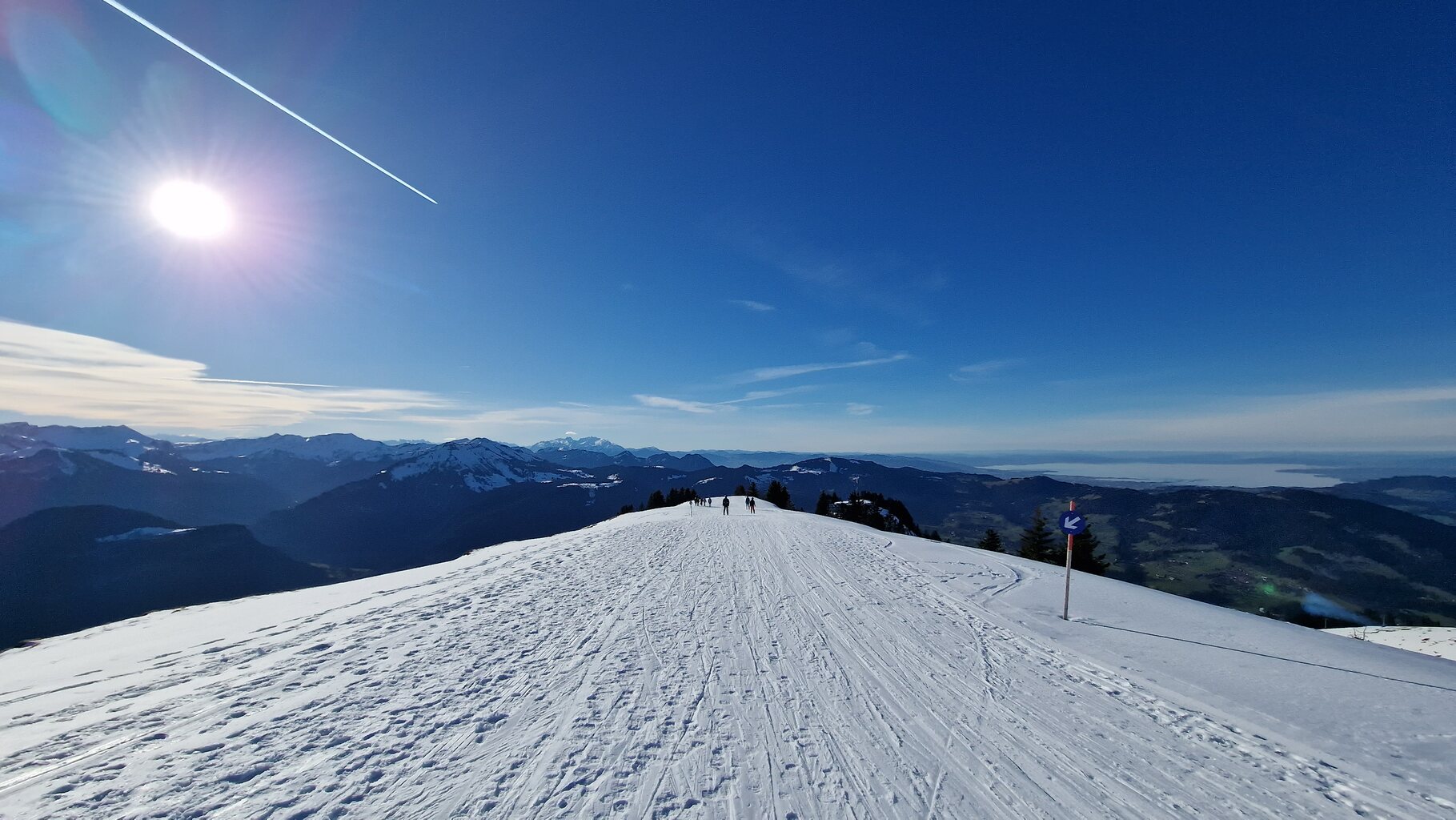 Piste mit genialem Rundumblick.