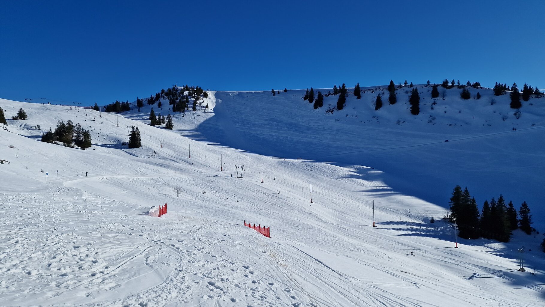 Ein Blick über das Skigebiet bzw. was davon noch erhalten ist.