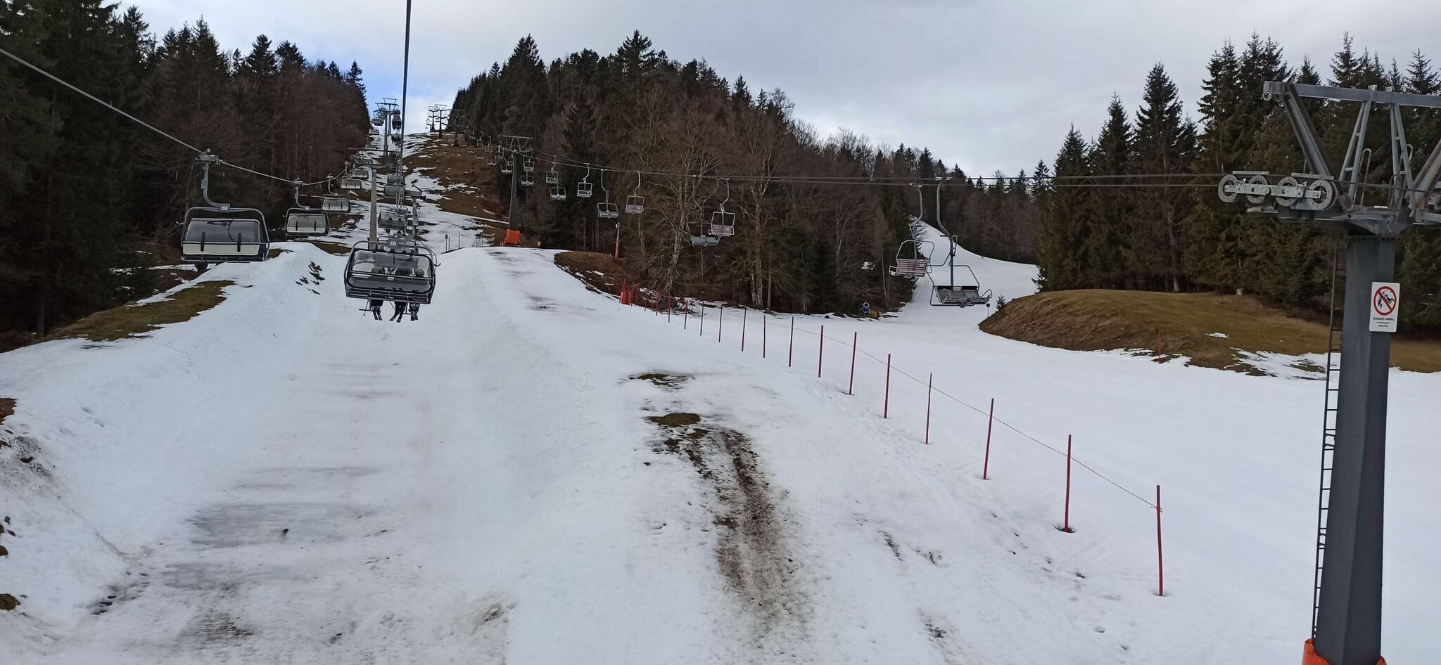 unten raus außerhalb von präparierten Pisten nix mehr.