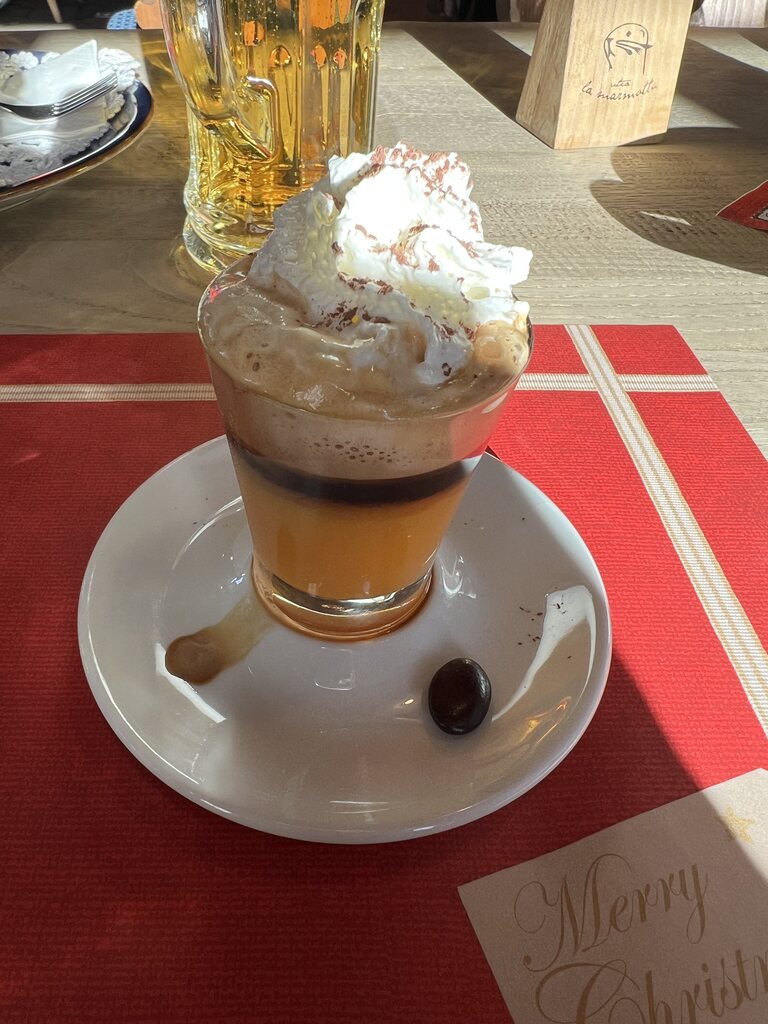 Bombardino mit Espresso drinnen, muss dort sein