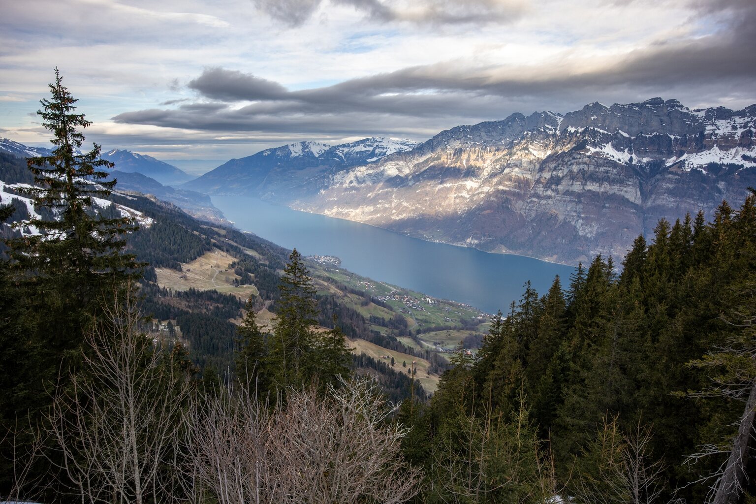 Schöner Blick auf der 25 auf den Walensee.