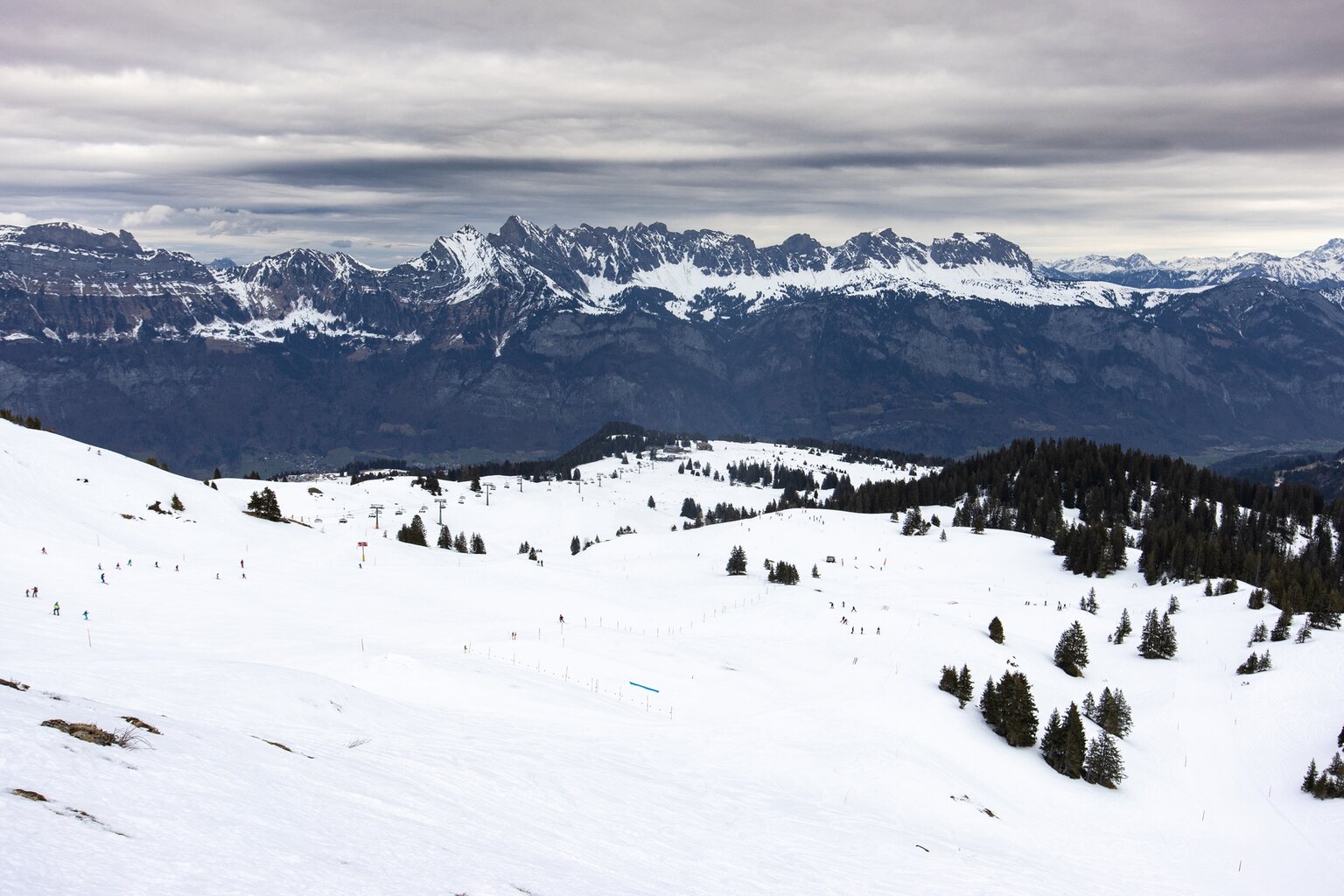 Zurück am Prodkamm ziehen die Wolken den Himmel immer dichter zu.