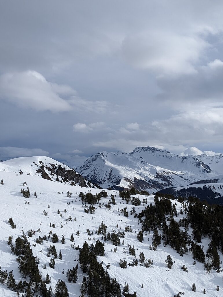 Zoom Hauptjichopf und Weissfluh vom Steilhang der Black Diamond aus gesehen