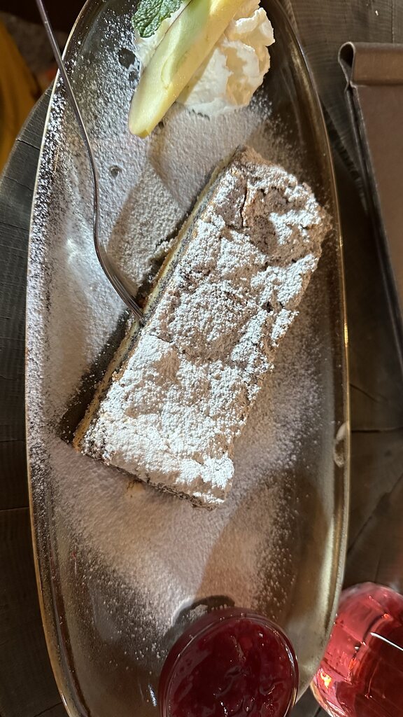 Heute mal eine Pause - der Mohnkuchen auf der Karbachalm ist mein absoluter Favorit